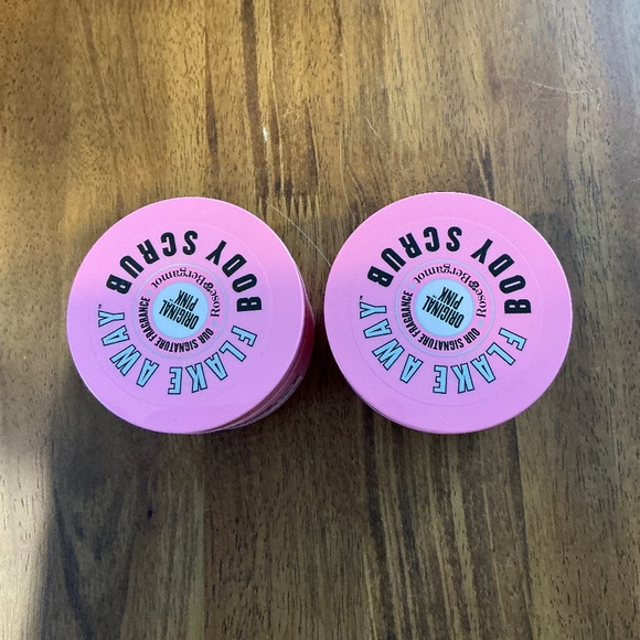 Soap and Glory Flake Away body scrub 2 pack - Picture 2 of 3